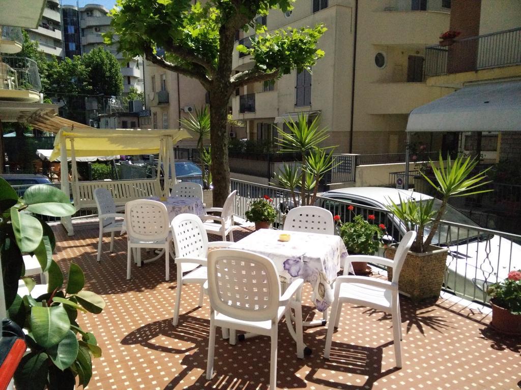 Hotel Ronconi Rimini Exterior photo